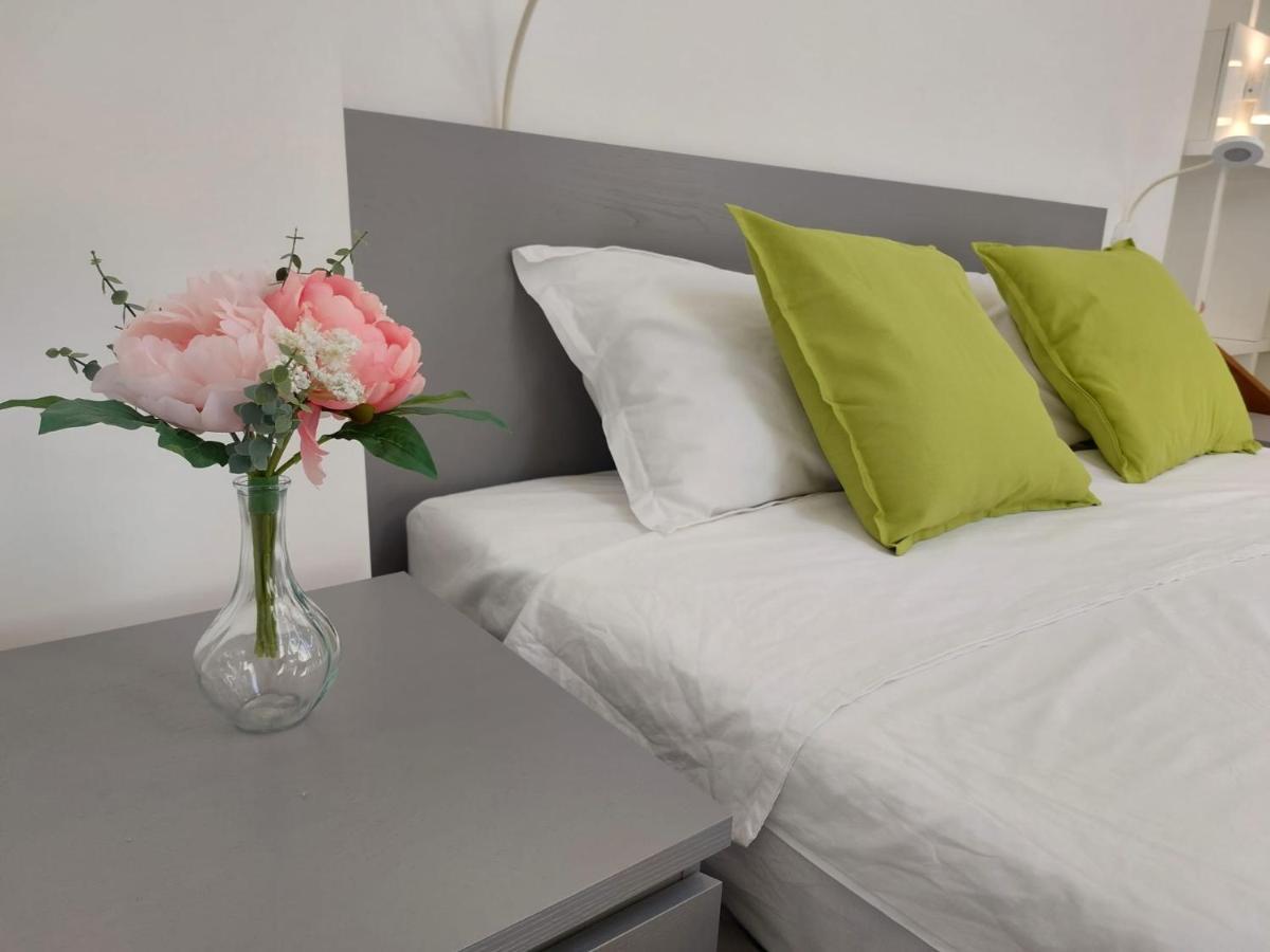 Sweet Dreams Suites Lovely Duplex Universitate Bucharest Exterior photo